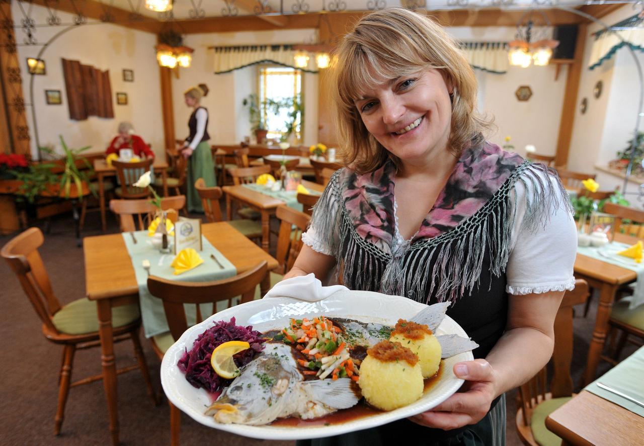 Hotel Gasthof Zum Walfisch Klingenthal Exterior photo